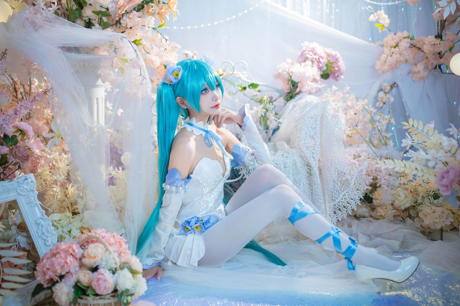 艾西Aiwest cosplay 写真_初音 粉蝶花合集 | 艾西Aiwest 初音 粉蝶花 全套图包 [42P-159M]