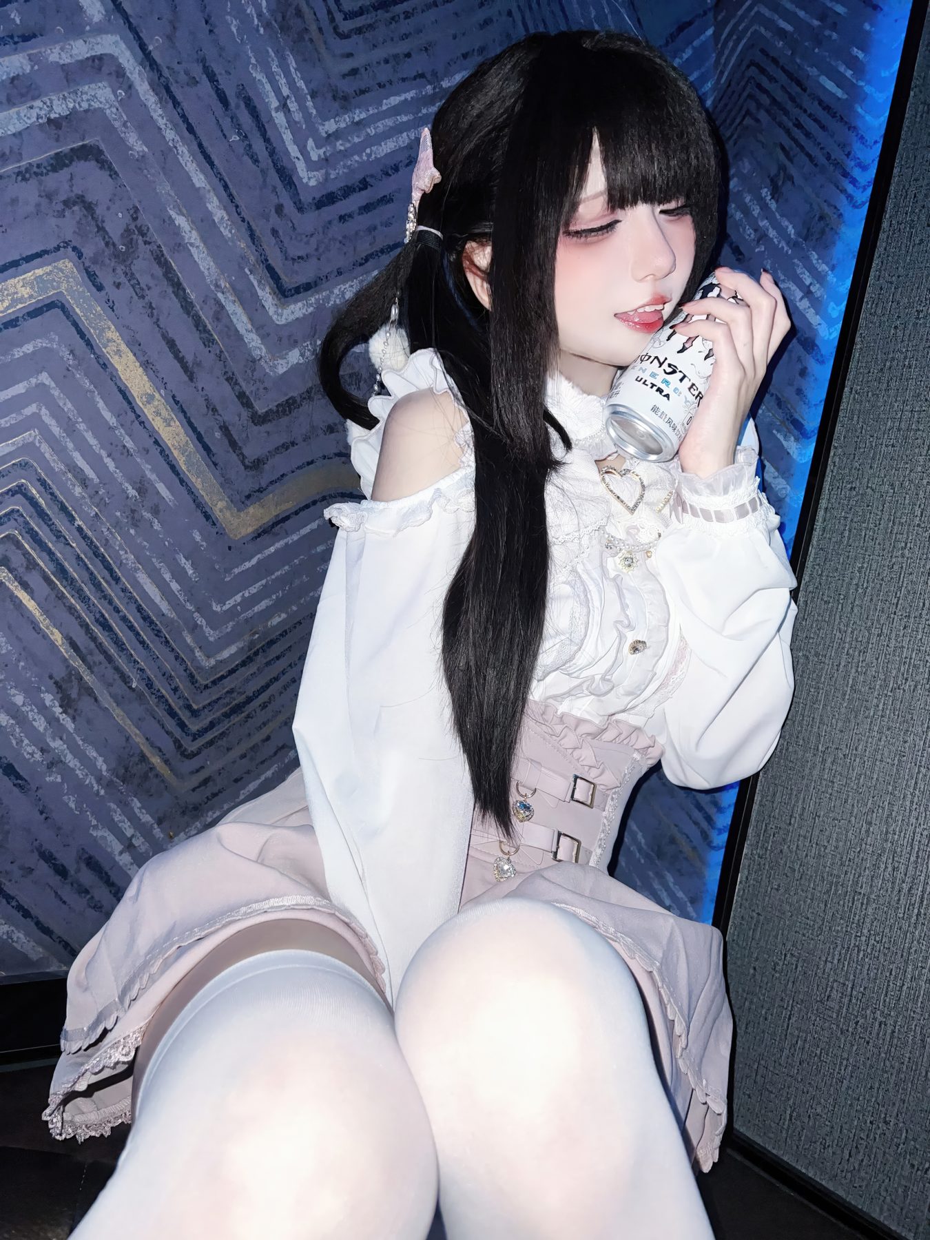 纸悦Etsu ko 与地雷系女子的ktv约会 COS写真