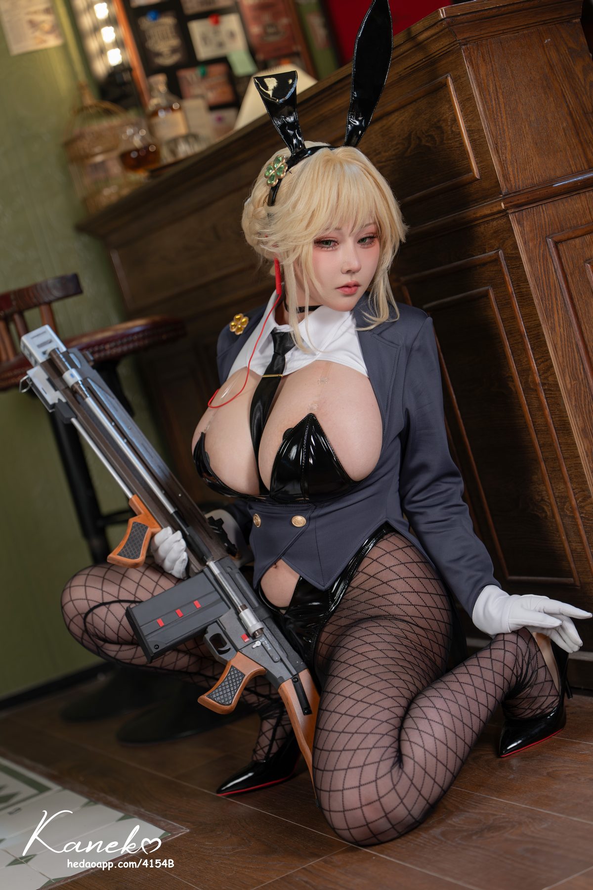 KANEKO 咔喵 Nikke 爱德·特工兔女郎 COS写真