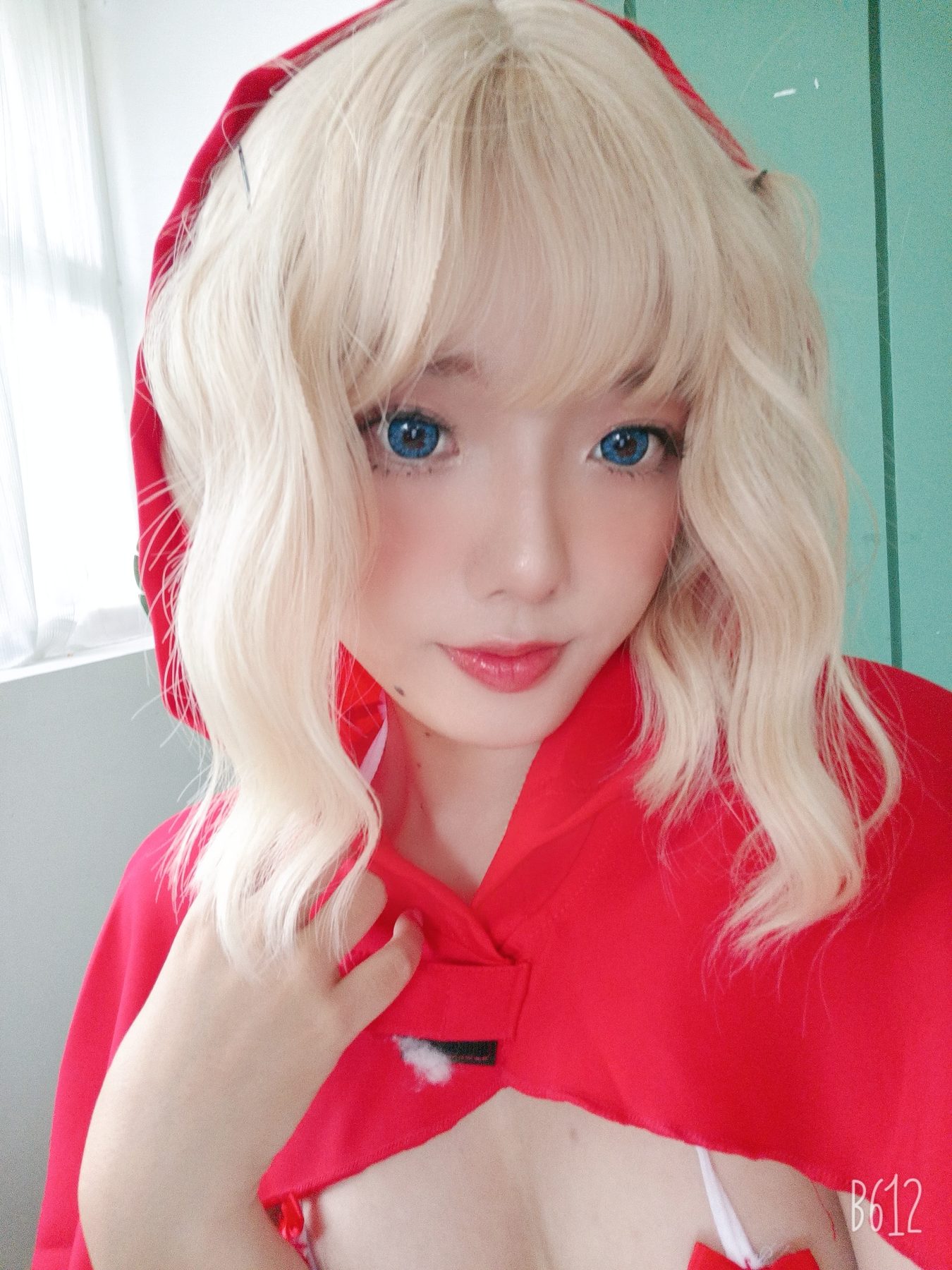 Messie Huang Red Hood COS写真