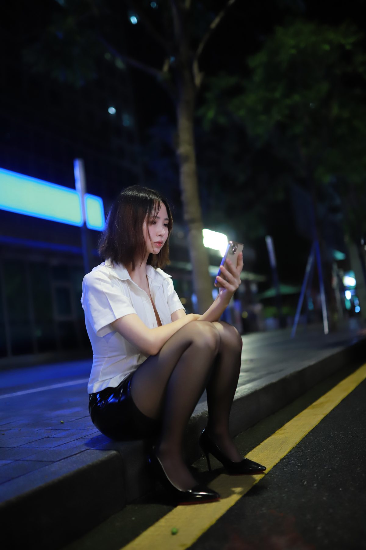 原创 上杉绘梨落 被人跟踪 COS写真