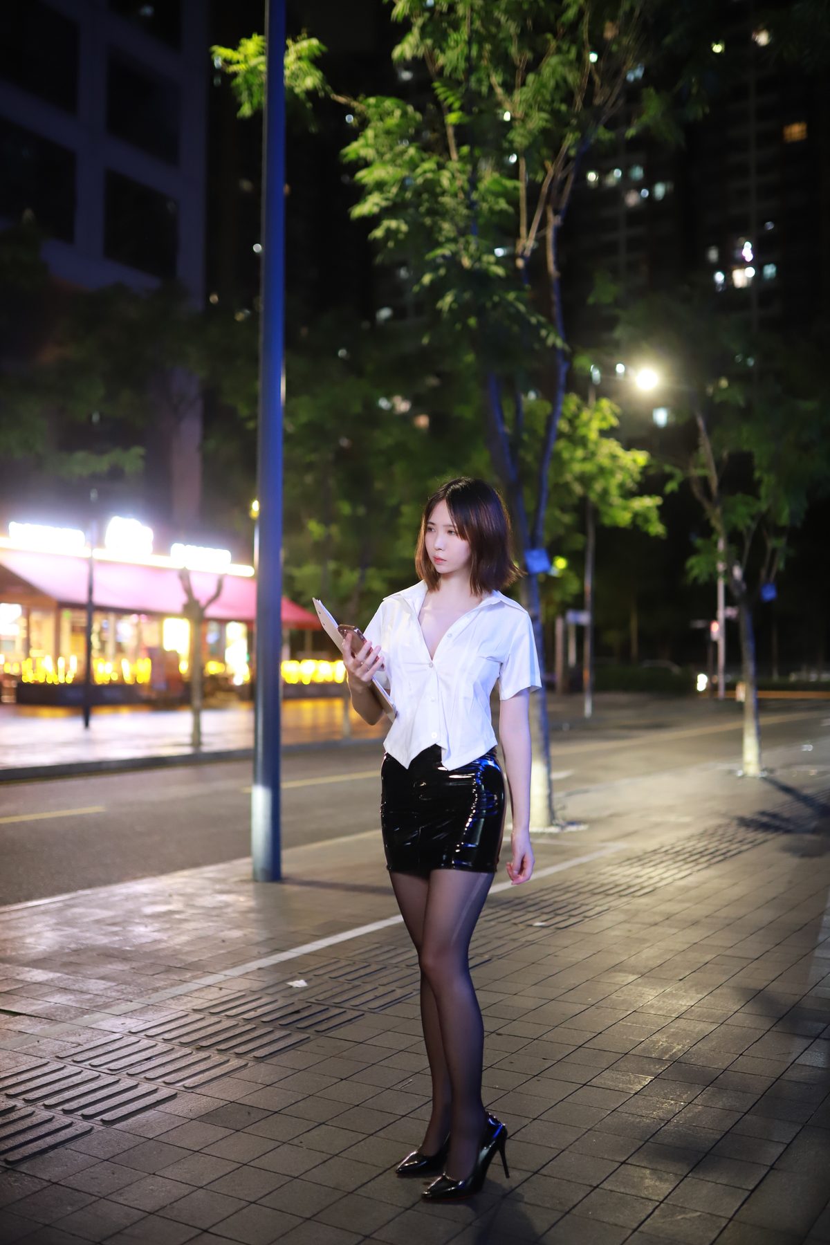 原创 上杉绘梨落 被人跟踪 COS写真