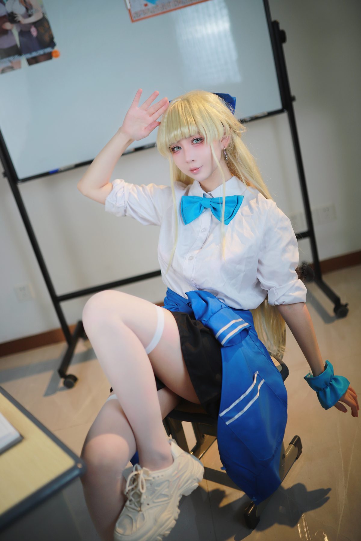 上杉绘梨落 蔚蓝档案 飞鸟马时 校服 COS写真