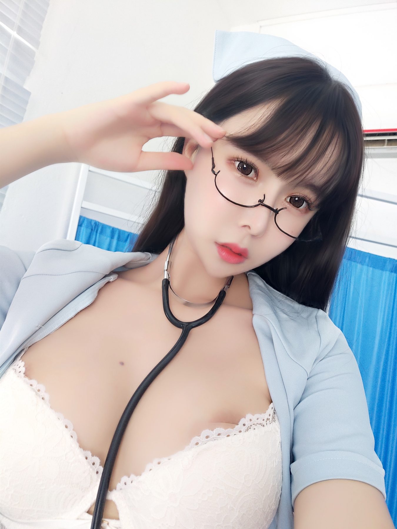 亚马逊鲶鱼 新人看护师 COS写真