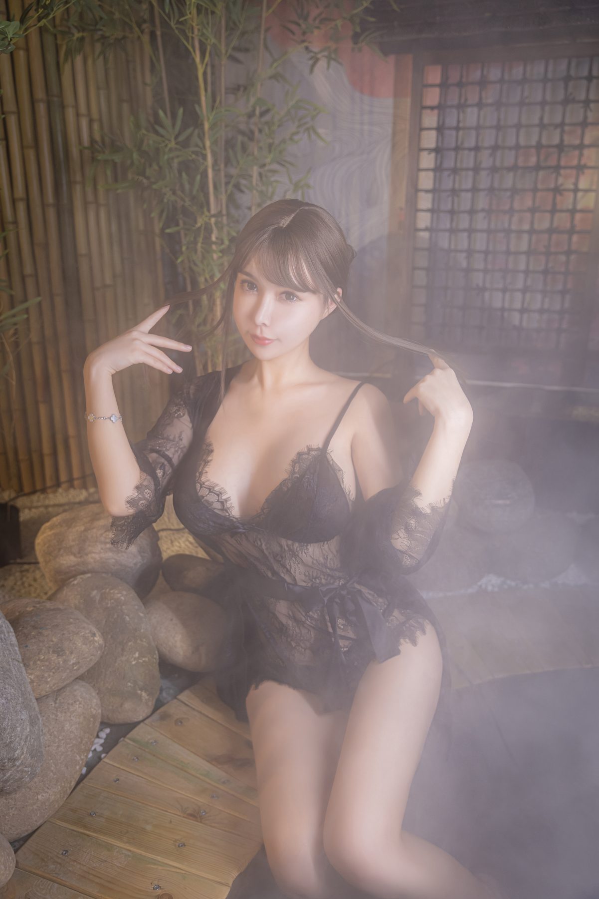 亚马逊鲶鱼 温泉黑色蕾丝 COS写真