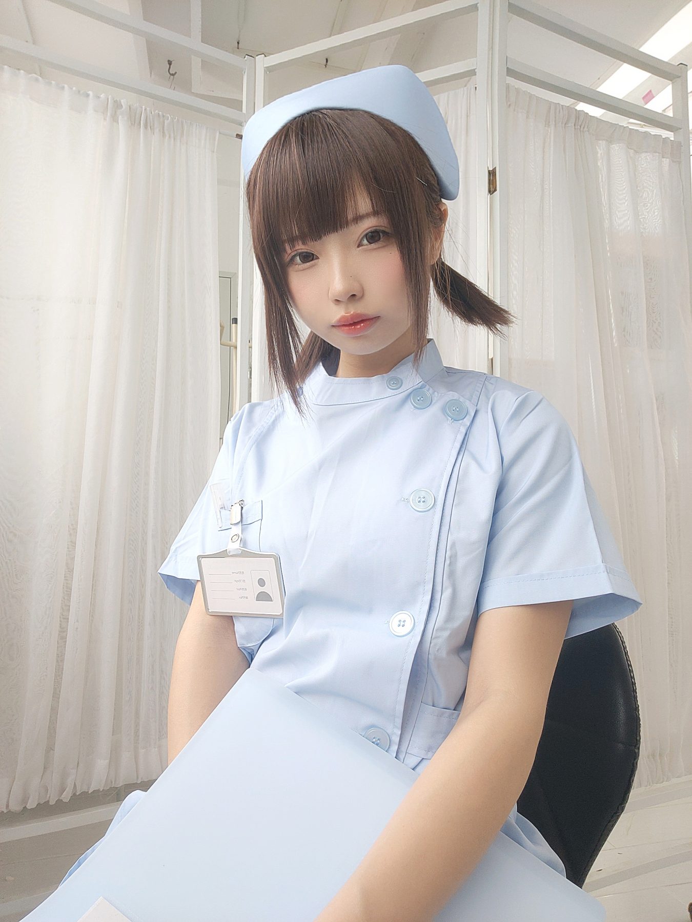 十万珍吱伏特 护理实习生 COS写真