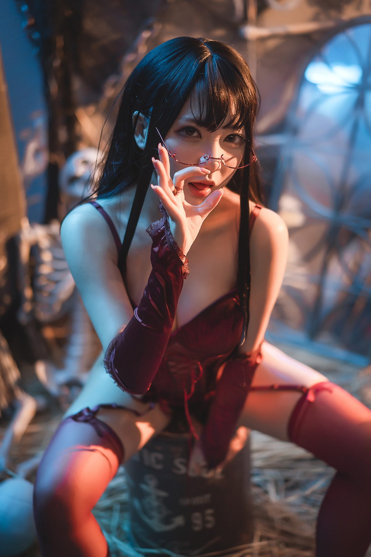 是一只熊仔吗 红色corset COS写真