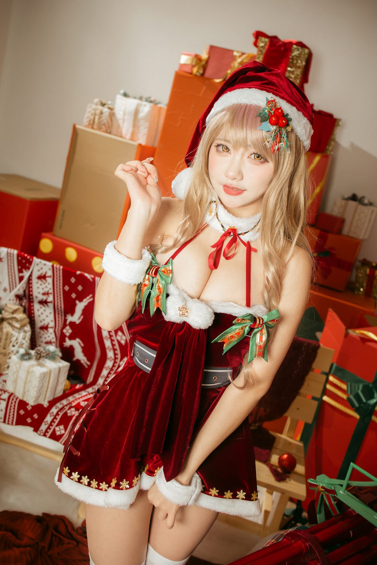 是一只熊仔吗 Nikke胜利女神 艾玛圣诞 COS写真