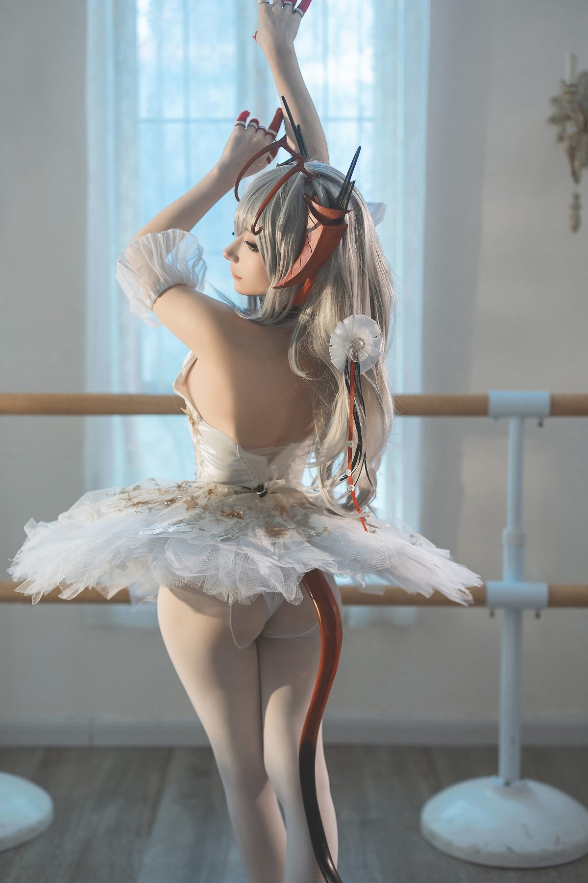 是三不是世w cosplay写真_明日方舟W芭蕾合集 | 是三不是世w COSW芭蕾全套图包 [27P-190MB]