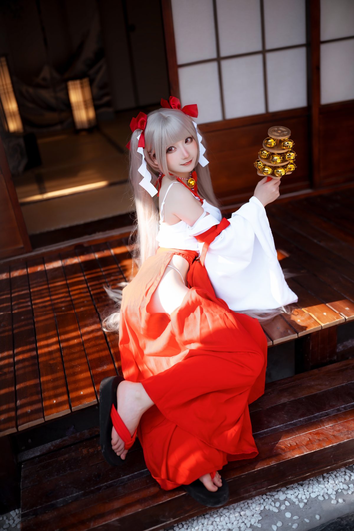 是三不是世w 碧蓝航线 可畏 巫女 COS写真