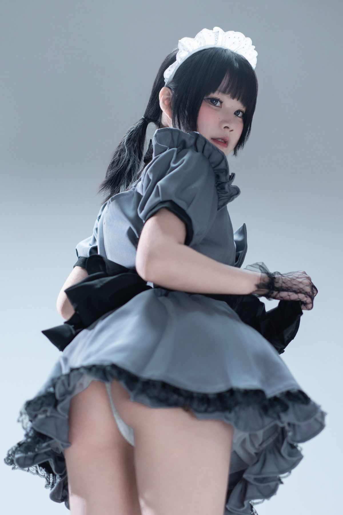 清水凪 手提箱与灰色女仆 COS写真