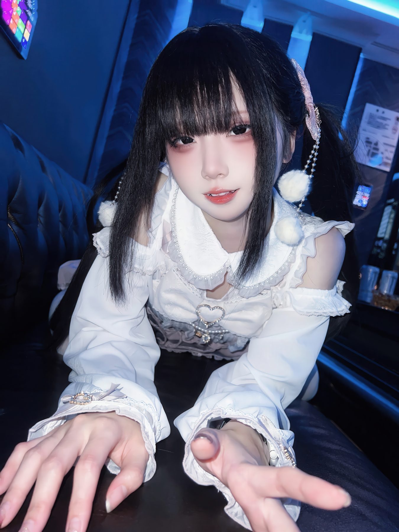 纸悦Etsu ko 与地雷系女子的ktv约会 COS写真