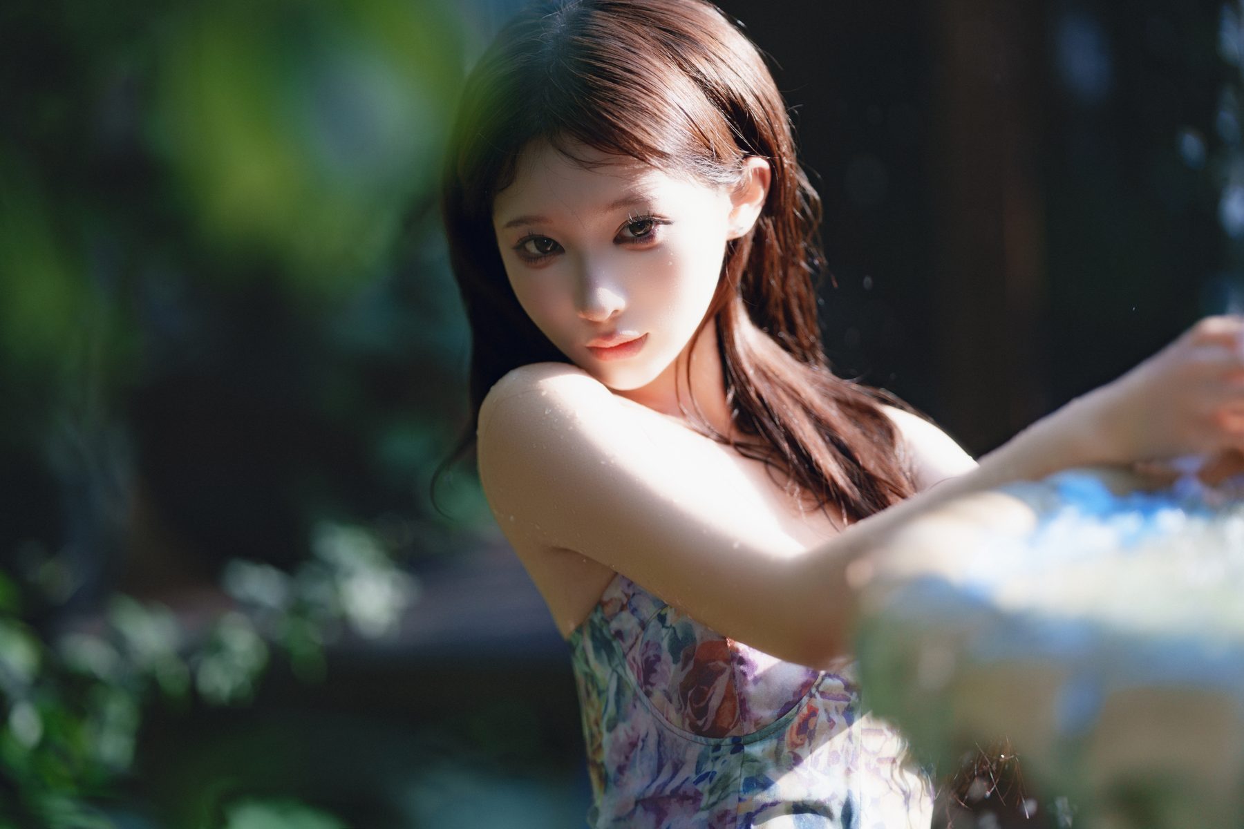 蠢沫沫 水池碎花裙 COS写真
