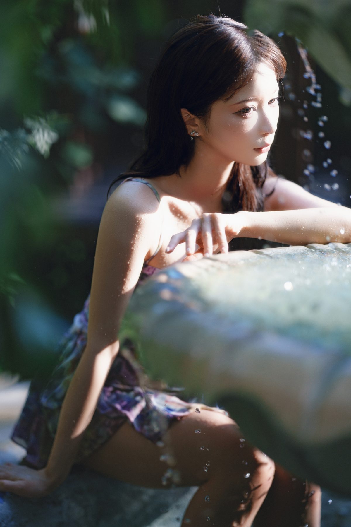蠢沫沫 水池碎花裙 COS写真