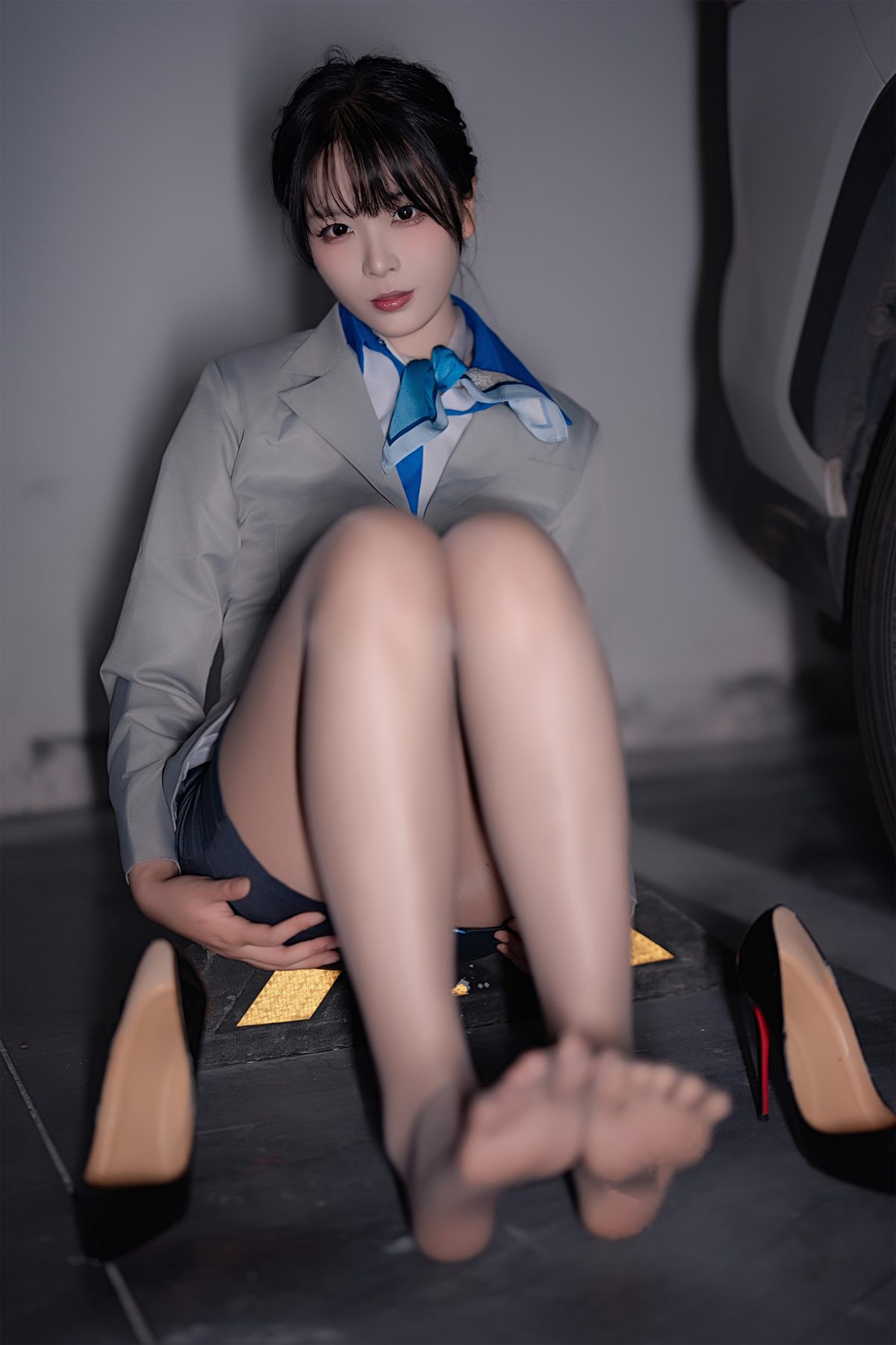 轩萧学姐 生日作 空姐车库+黑丝+灰丝 140P2V 7 COS写真