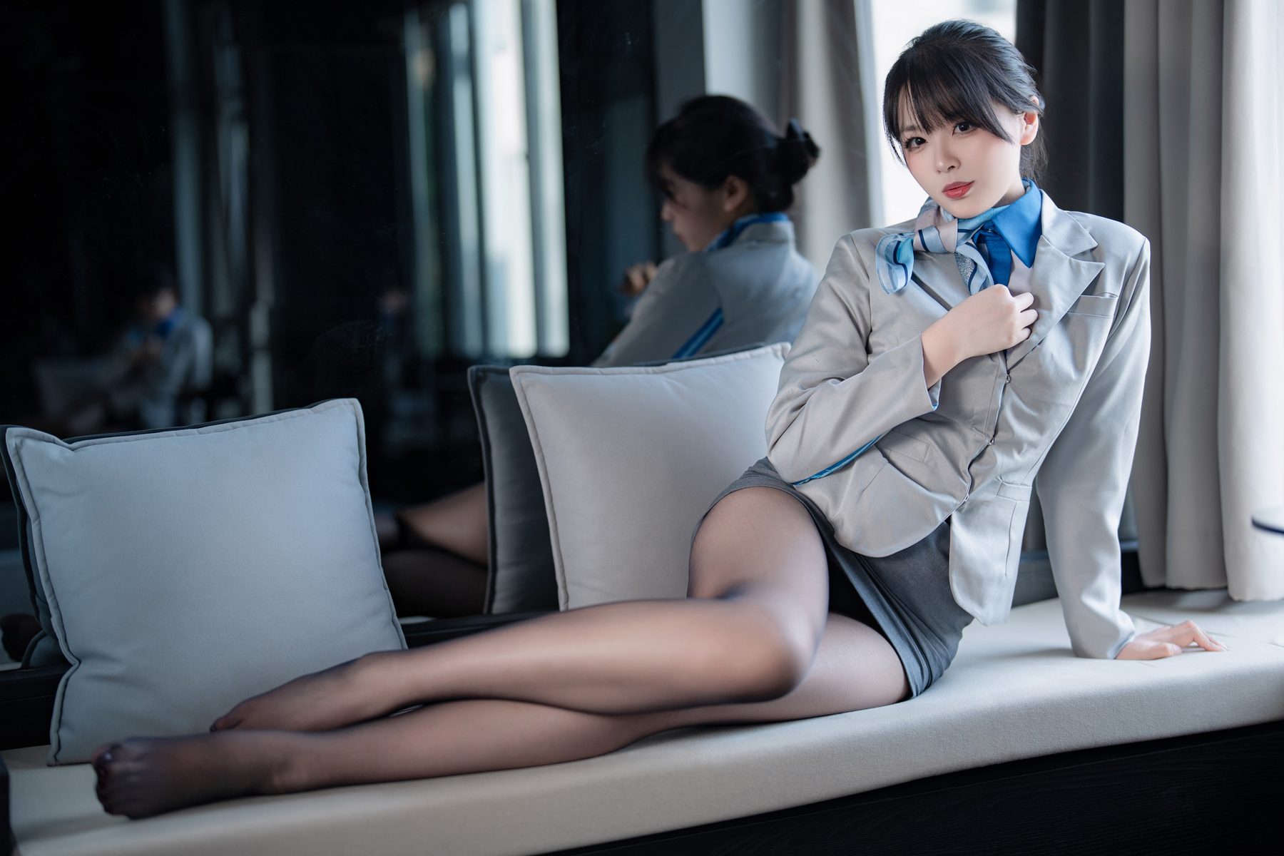 轩萧学姐 生日作 空姐车库+黑丝+灰丝 140P2V 7 COS写真
