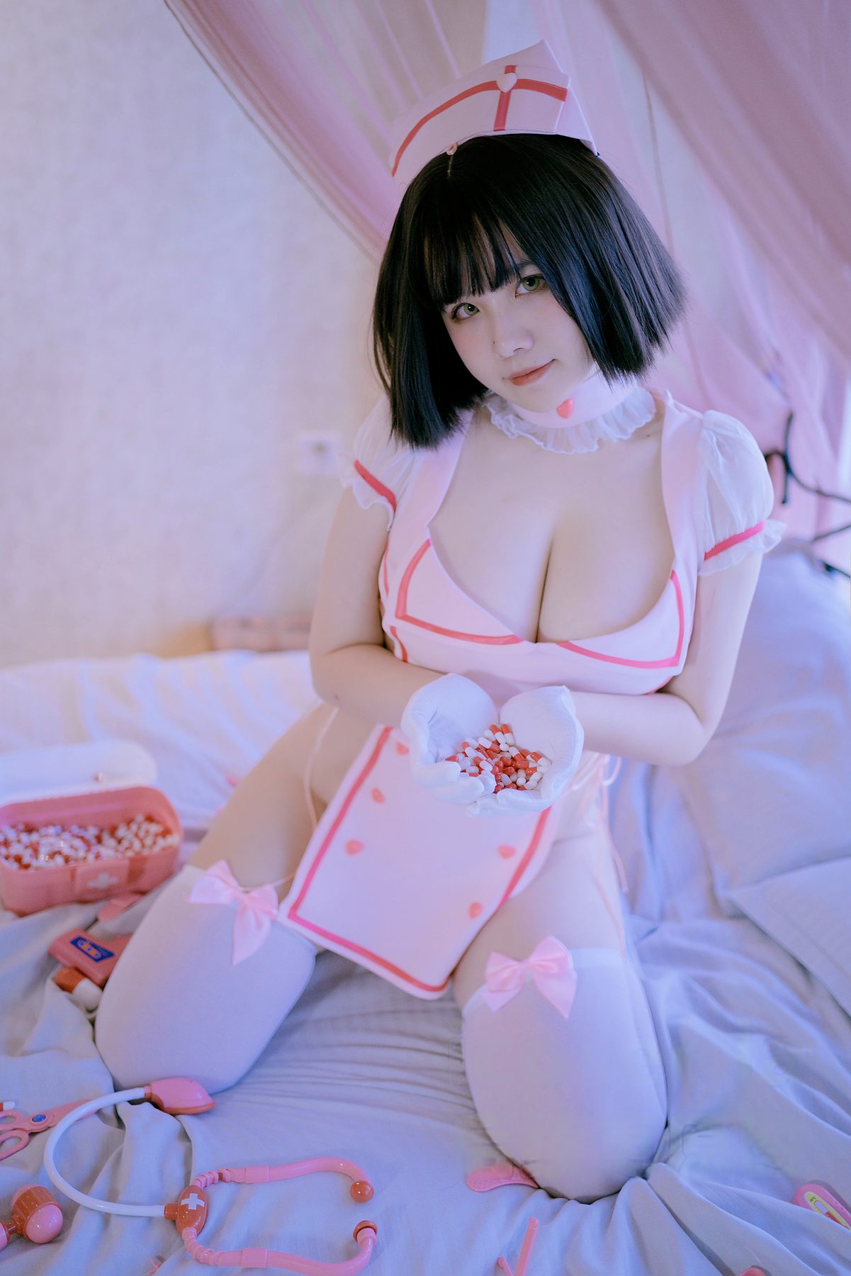 阿半今天很开心 粉护士 COS写真