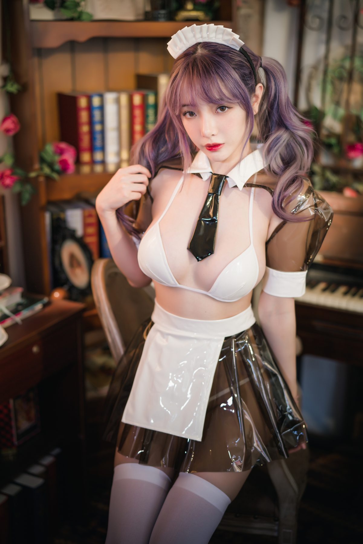 雯妹不讲道理 透明皮衣女仆 COS写真