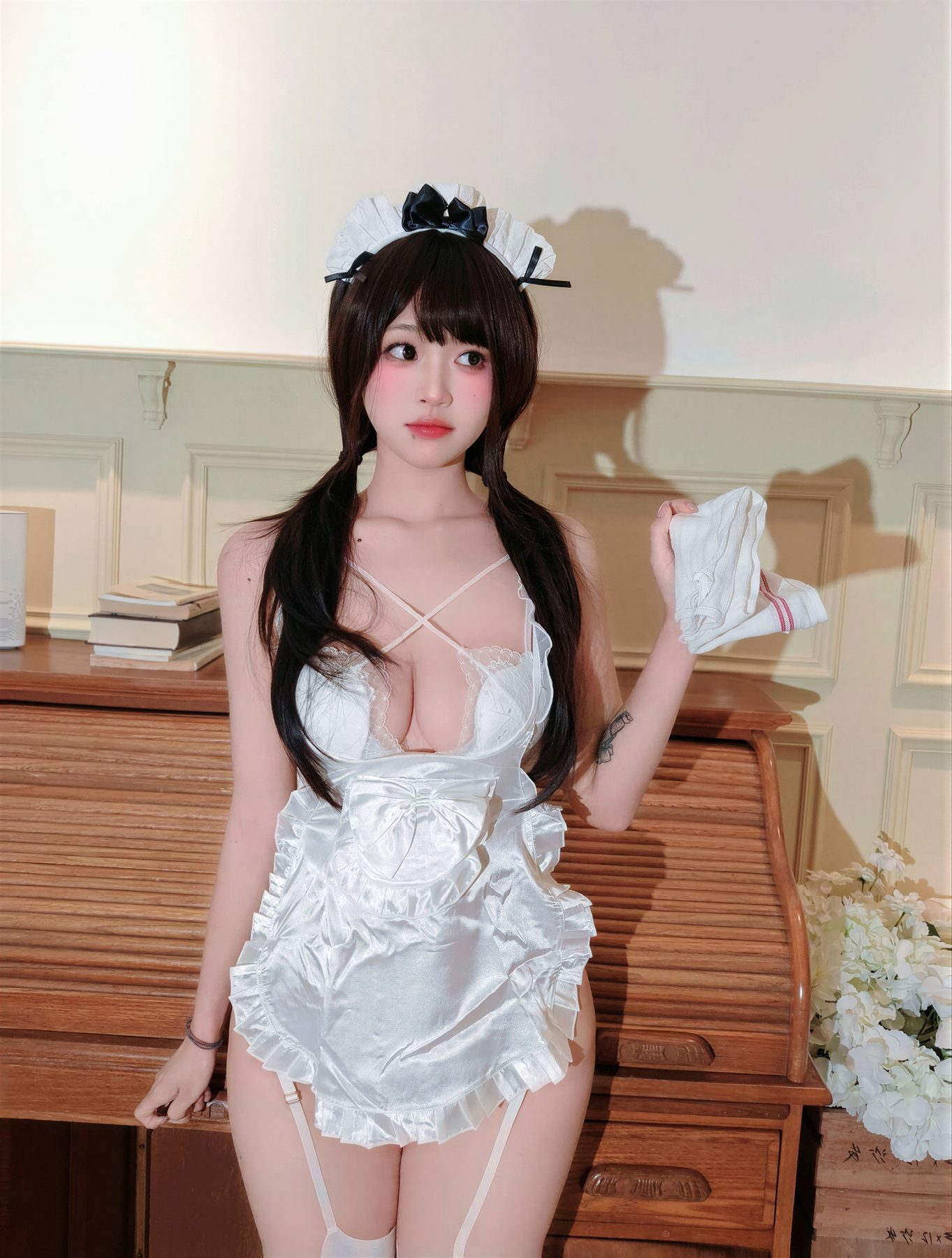 麻薯好吃 白蕾丝女仆 COS写真