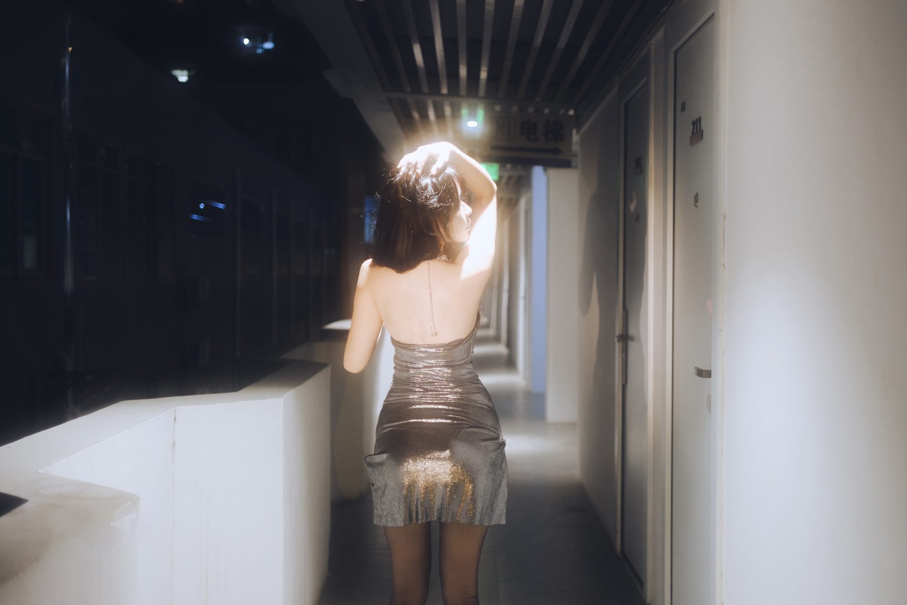 Tina很妖孽呀 夜色连衣裙 COS写真