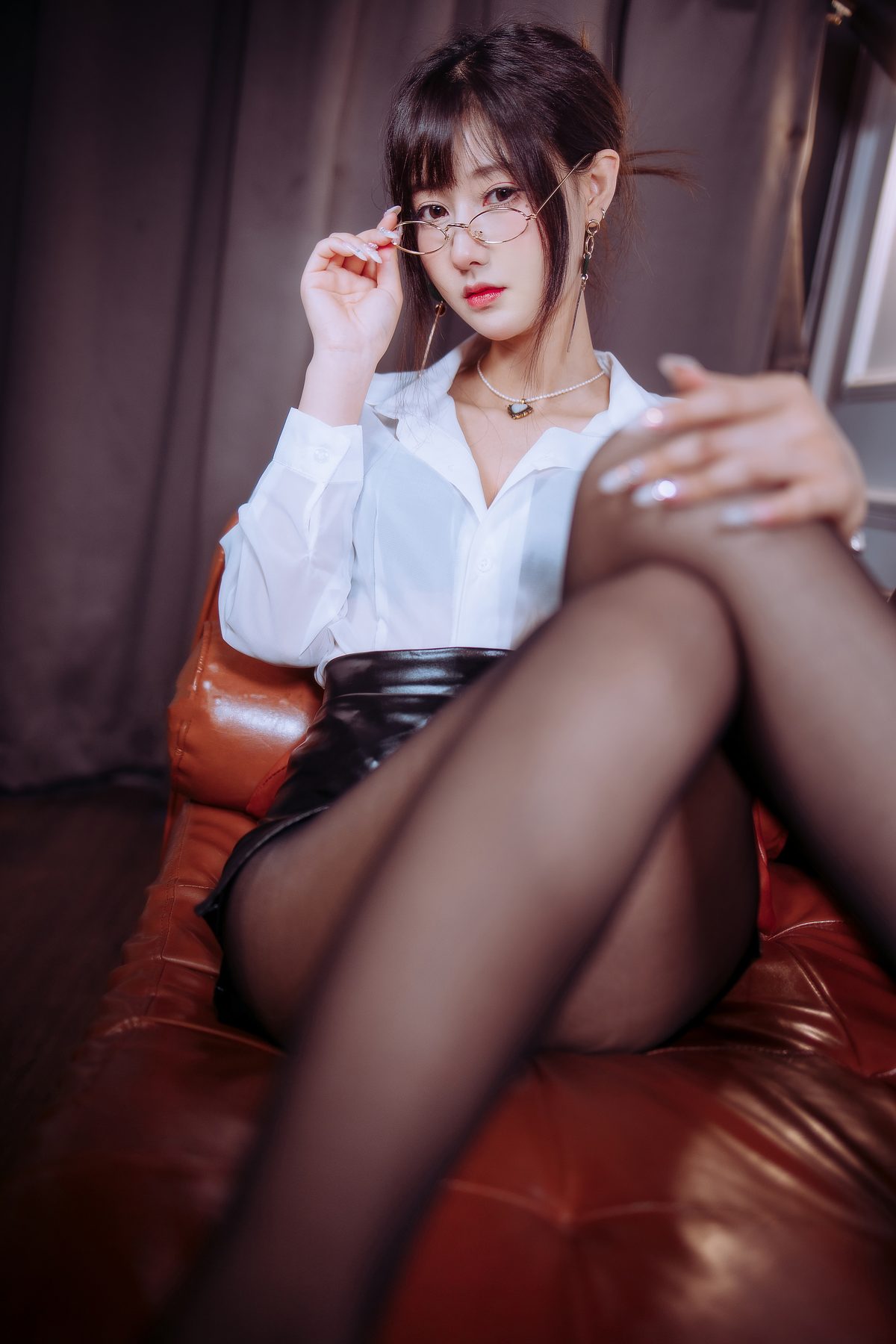 羽生三未 半透ol COS写真