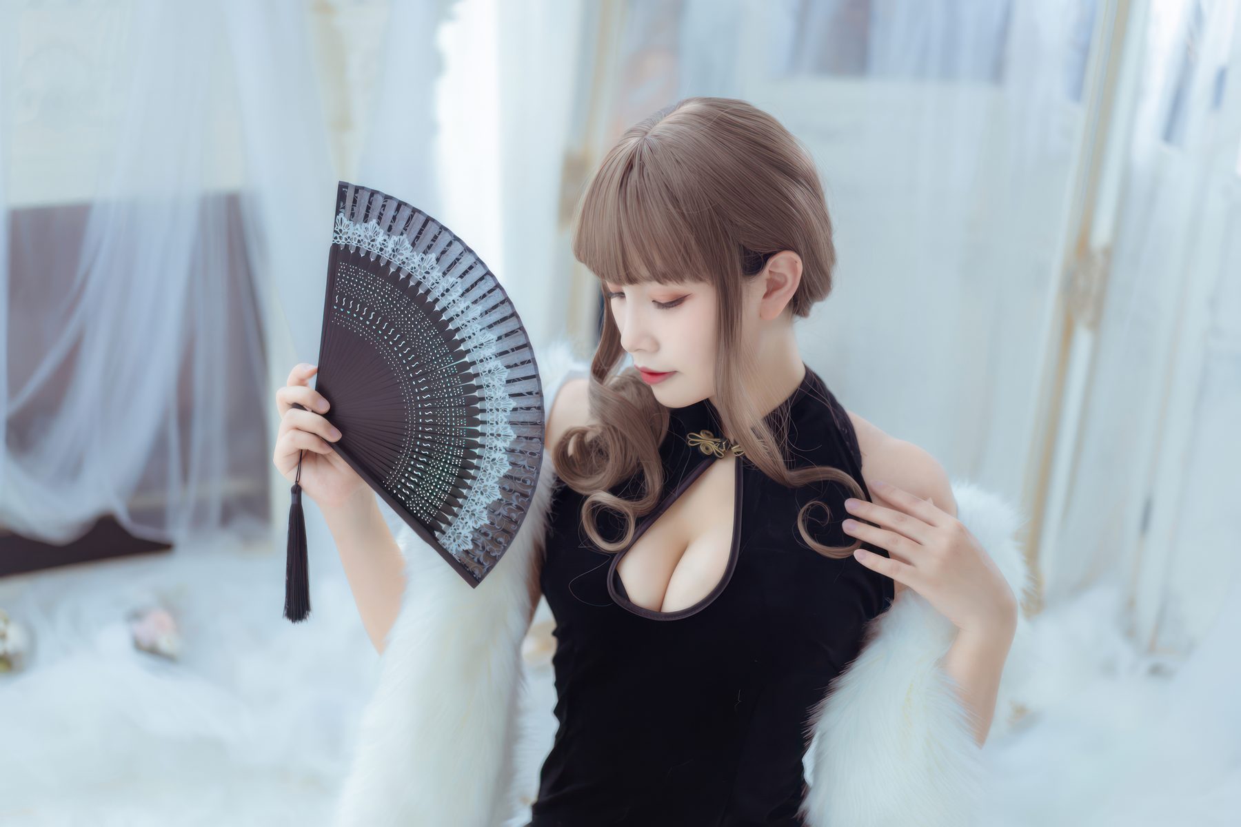 Neko cosplay写真_薇薇 改良黑旗袍合集 | Neko COS薇薇改良黑旗袍全套图包 [35P]