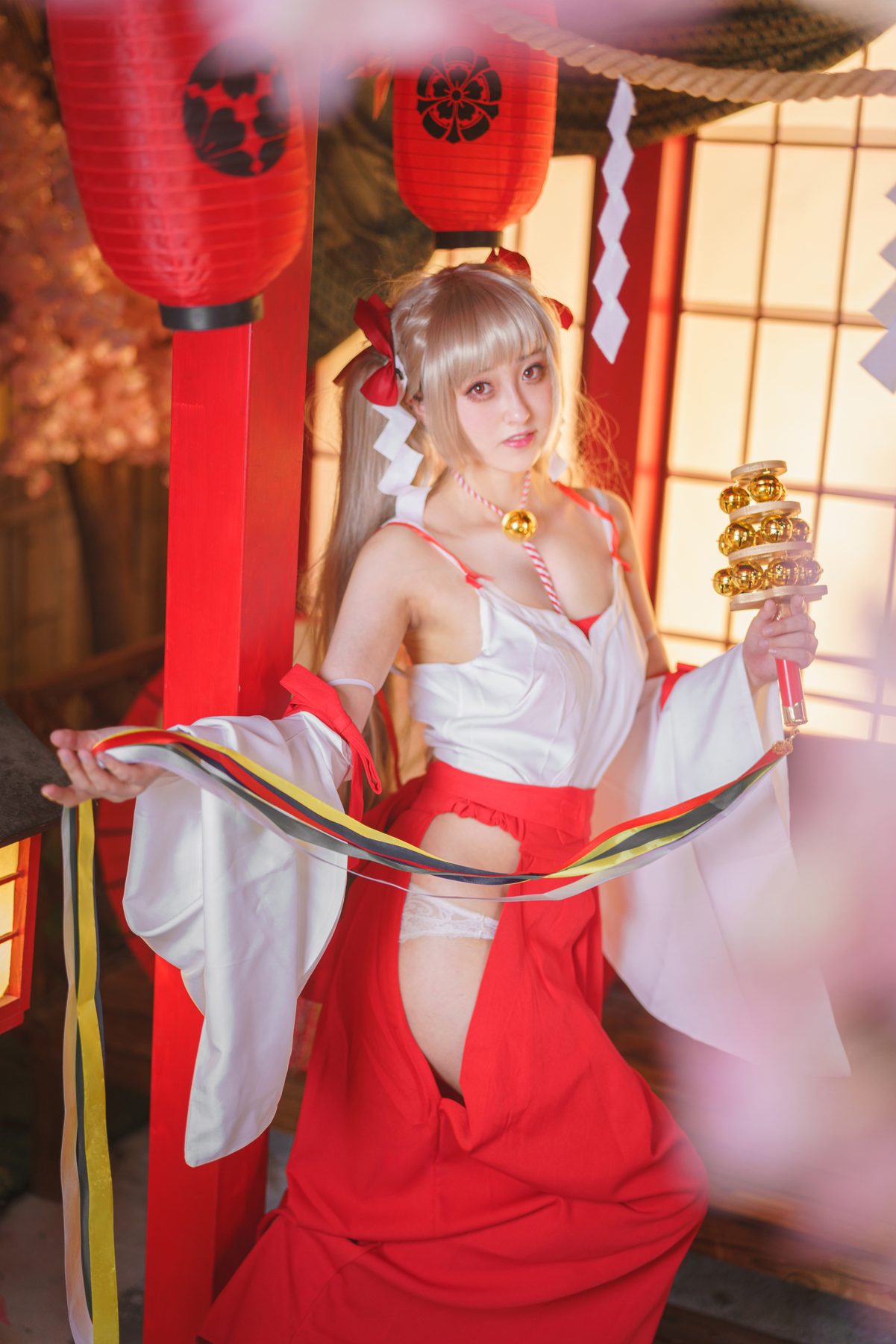 Luisa零纱 碧蓝航线 可畏巫女 COS写真