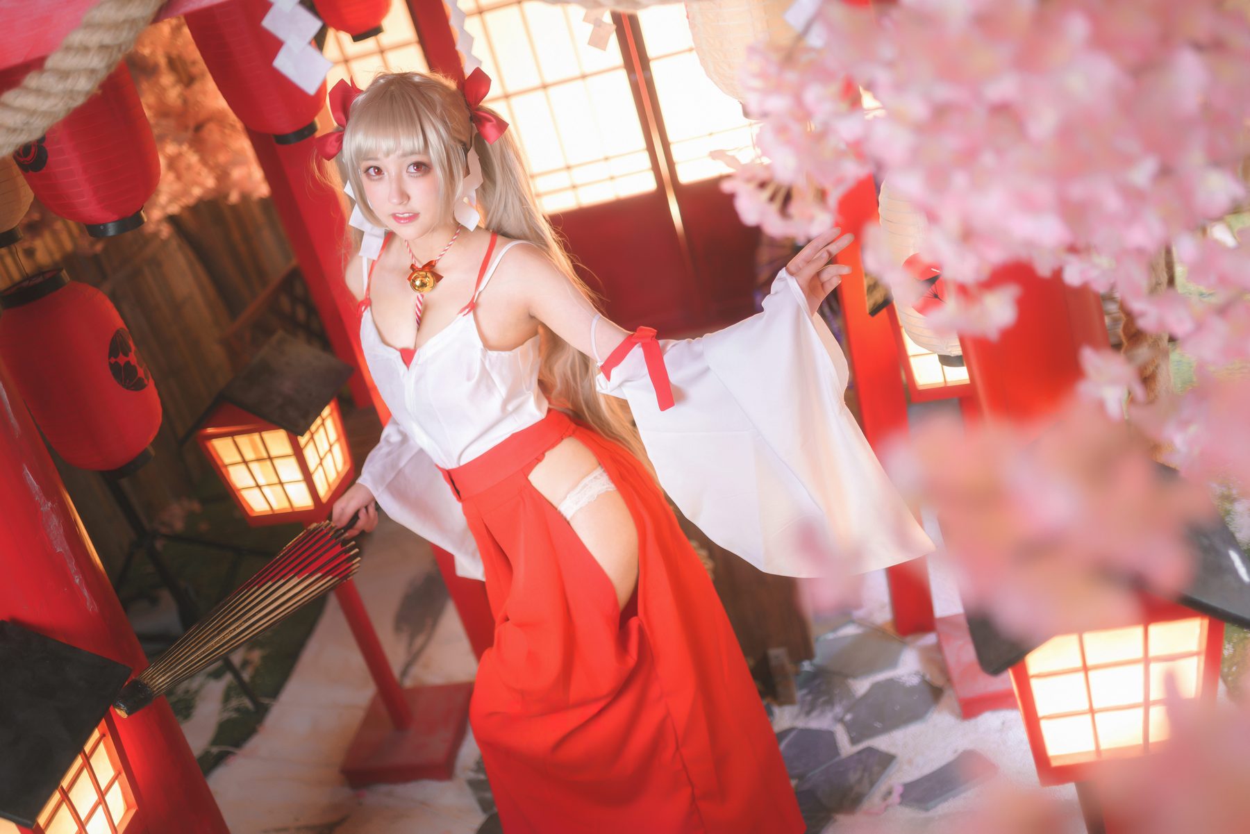 Luisa零纱 碧蓝航线 可畏巫女 COS写真