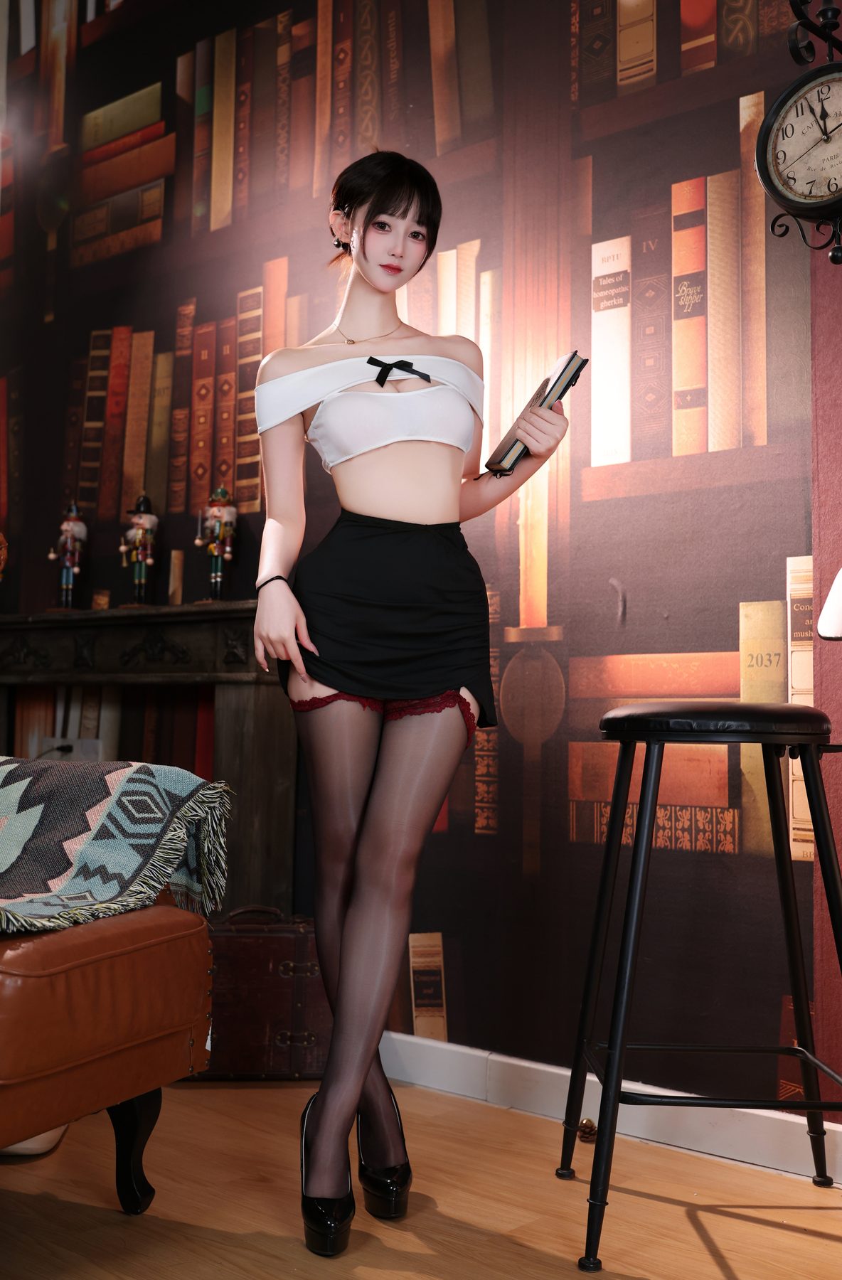 羽生三未 甜系OL COS写真
