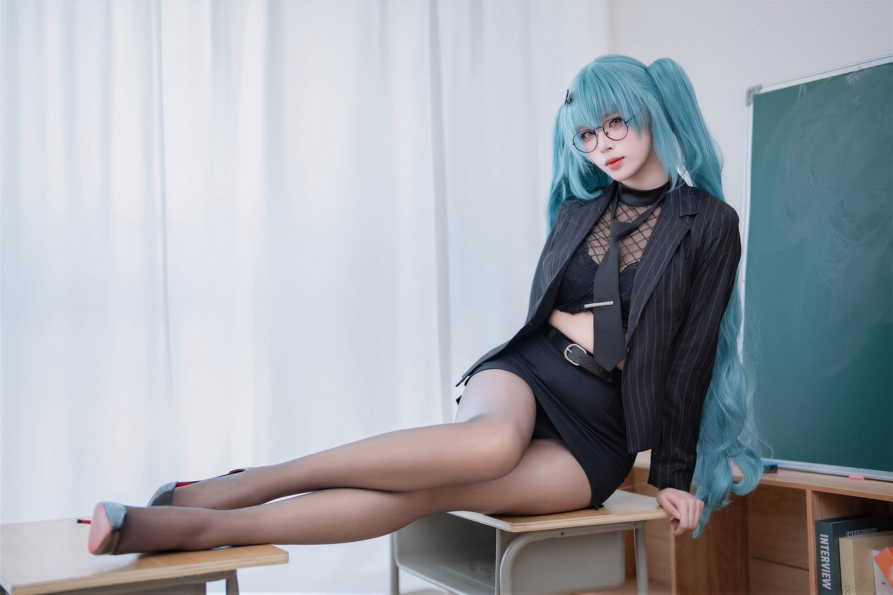 轩萧学姐 Nikke胜利女神 普丽瓦蒂·严厉教诲 COS写真