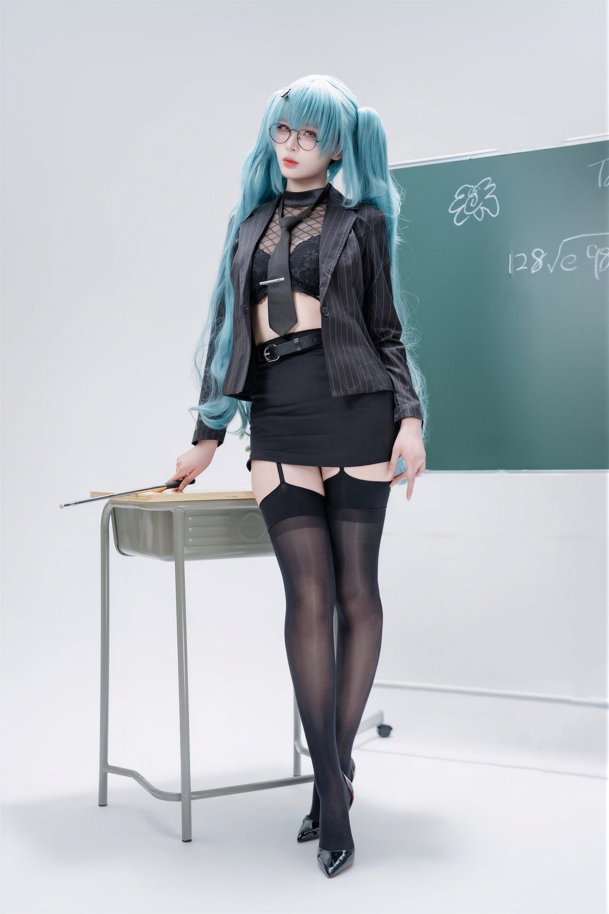 轩萧学姐 Nikke胜利女神 普丽瓦蒂·严厉教诲 COS写真