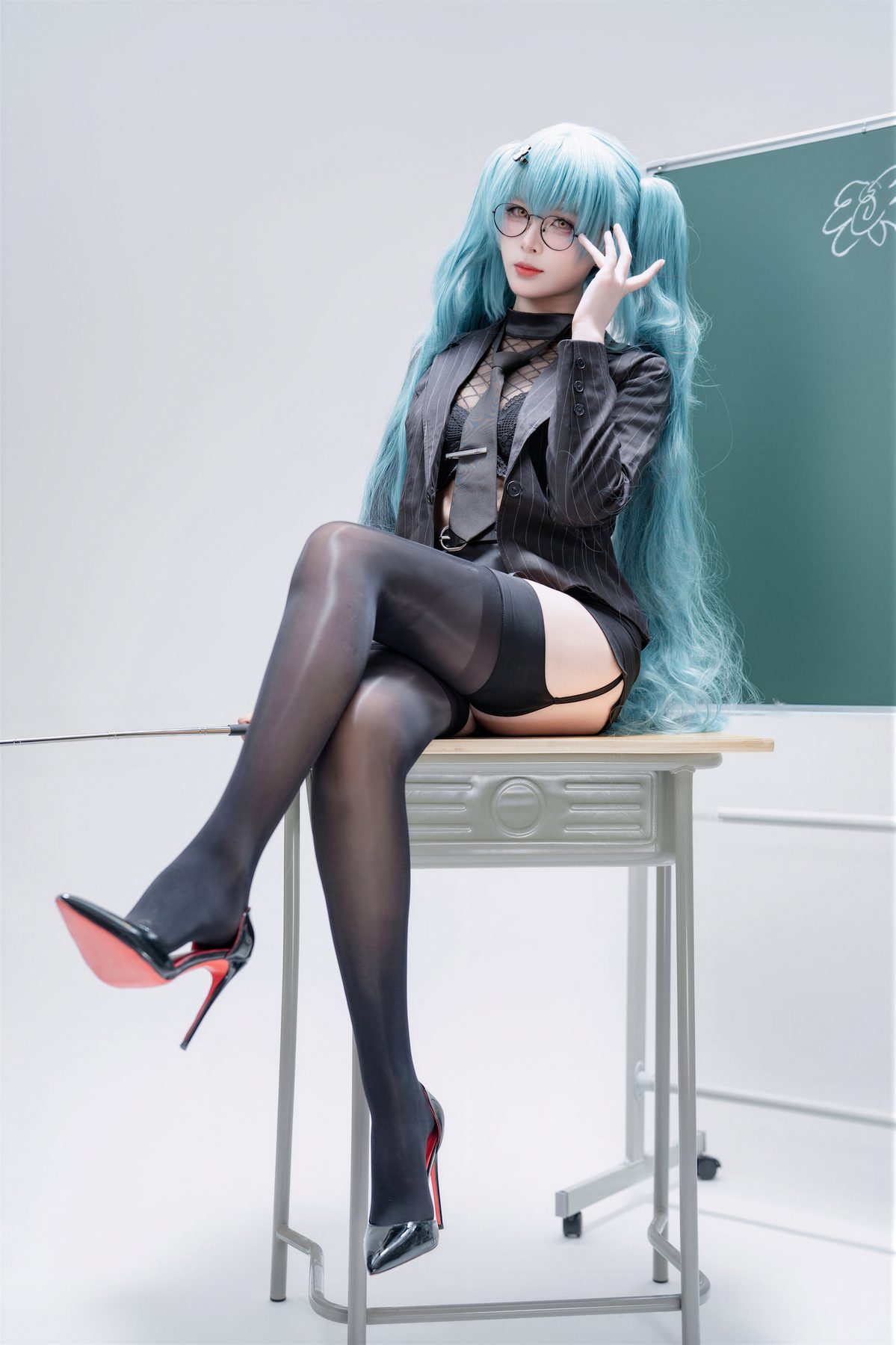 轩萧学姐 普丽瓦蒂·严厉教诲 Nikke COS写真