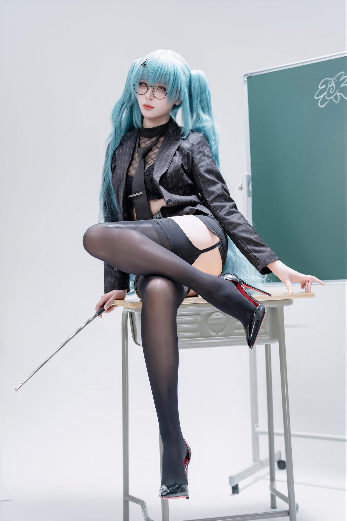 轩萧学姐 普丽瓦蒂·严厉教诲 Nikke COS写真