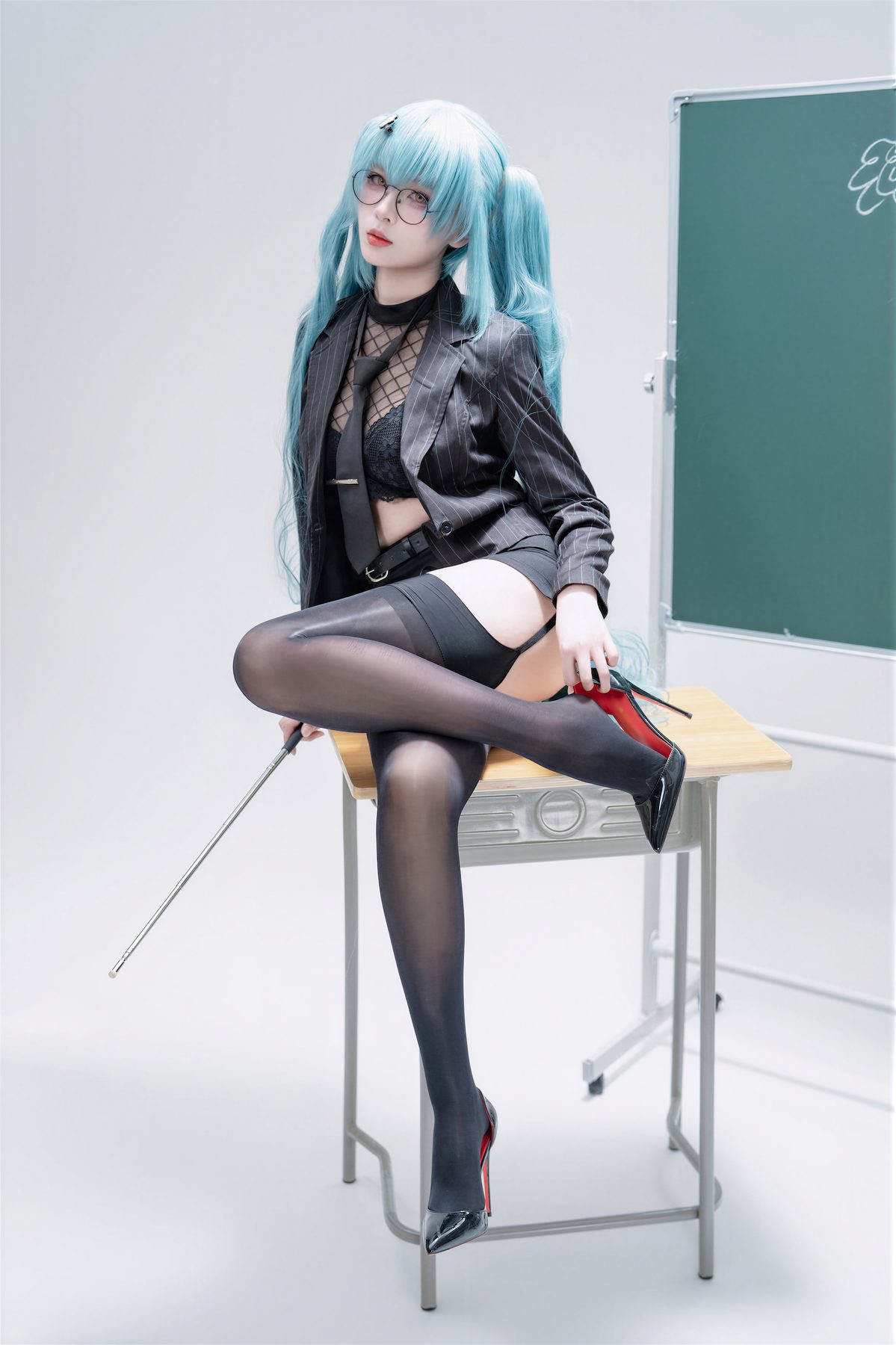 轩萧学姐 普丽瓦蒂·严厉教诲 Nikke COS写真
