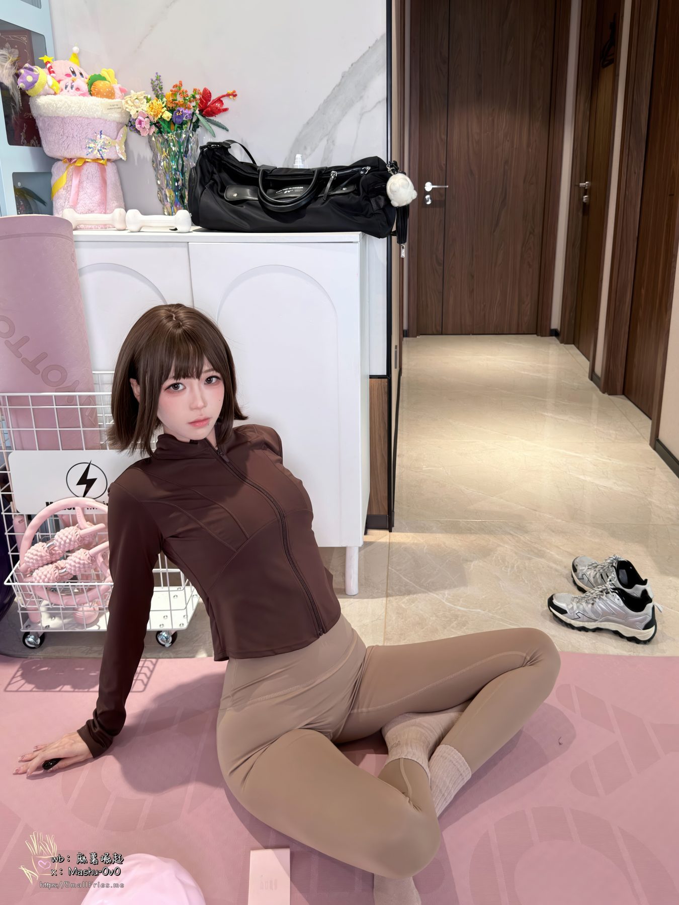 麻薯好吃 瑜伽垫上的越界 COS写真